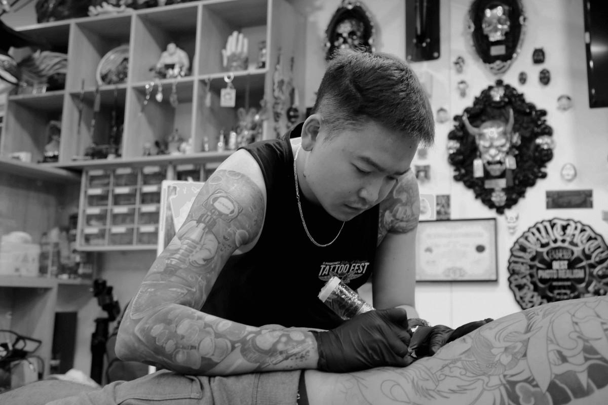 tattoo artist