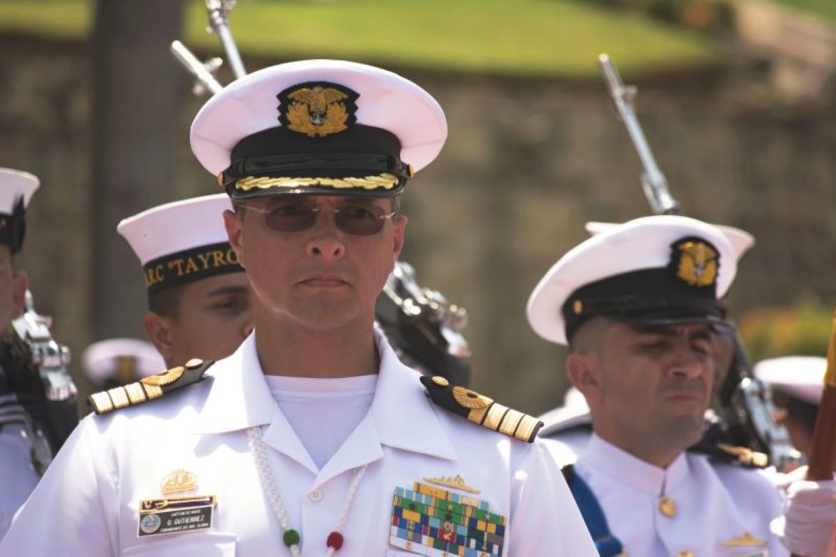 epaulettes